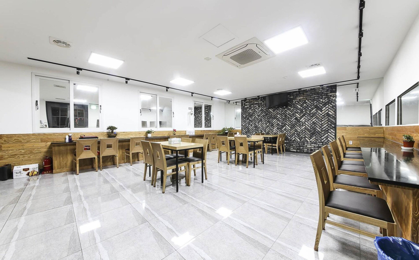 Food & Drinks 4, Bentley Business Hotel, Jangseong