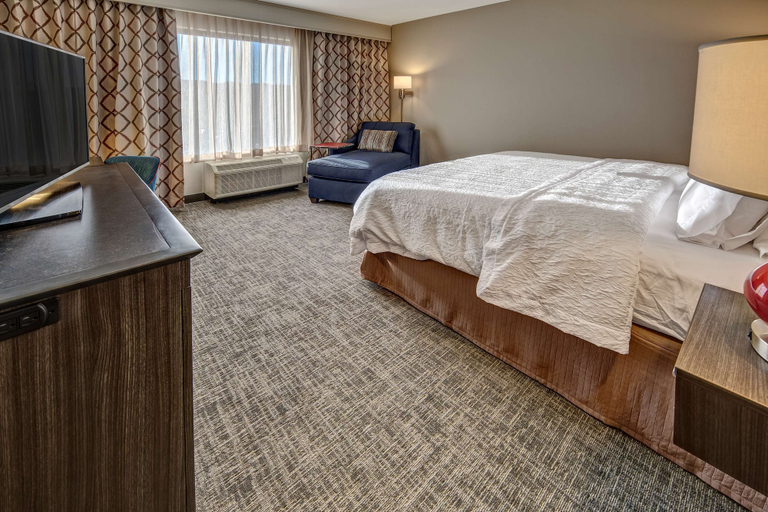 Bedroom 3, Hampton Inn & Suites Franklin Berry Farms, Williamson
