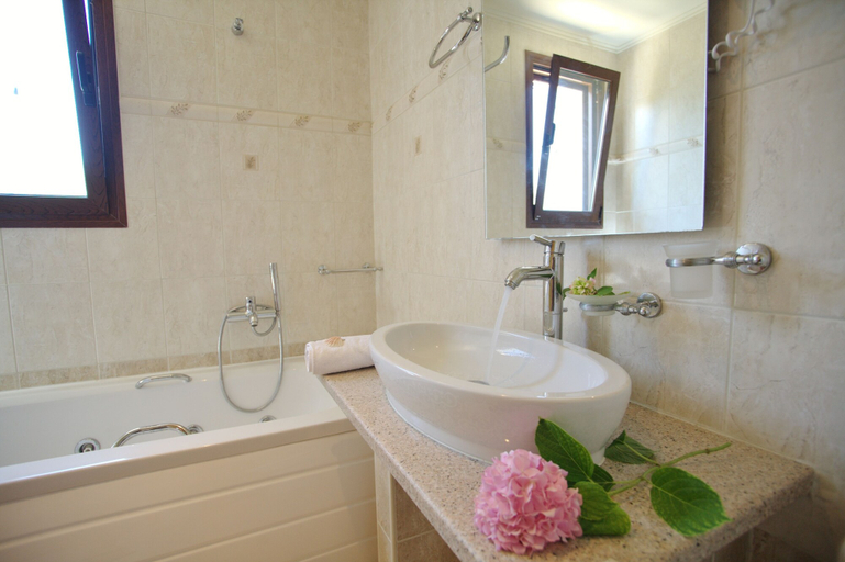 Bathroom 4, Il Viaggio Verde, Ionian Islands