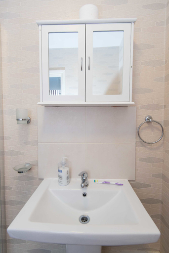 Bathroom 3, Snooze Apartments Flat 52, Bradford