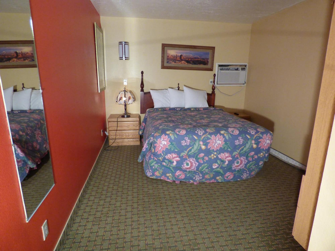 Bedroom 3, Coronada Inn and Suites, Washington