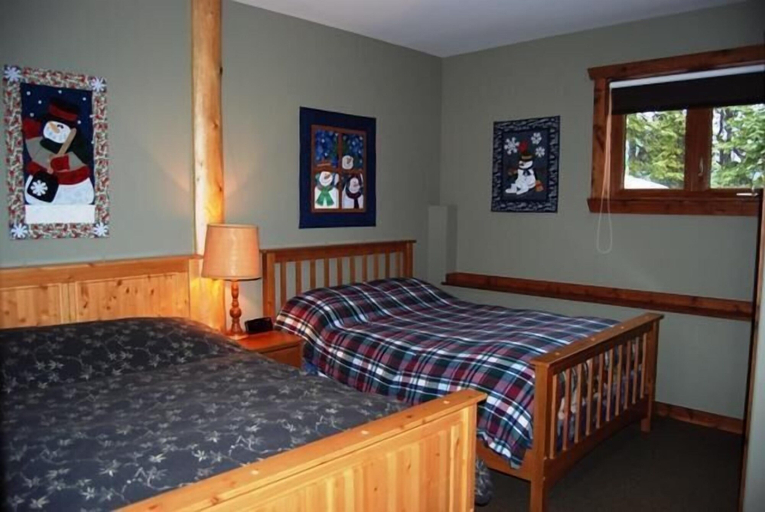 Bedroom 3, Kowal Ski Cabin by Apex Accommodations, Okanagan-Similkameen