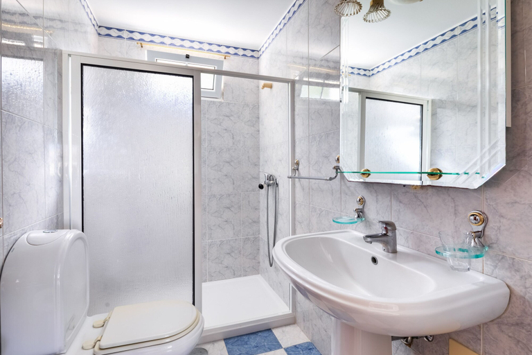 Bathroom 4, Bom Sucesso Villa, Funchal