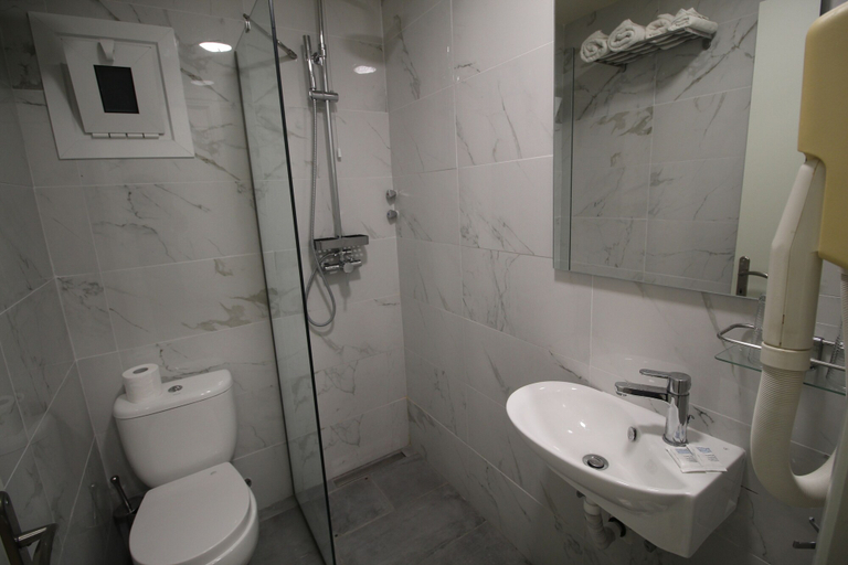 Bathroom 4, Sea Bird, Ionian Islands