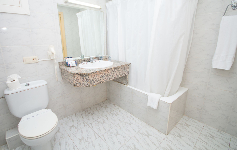 Bathroom 4, Hotel Amic Gala, Baleares