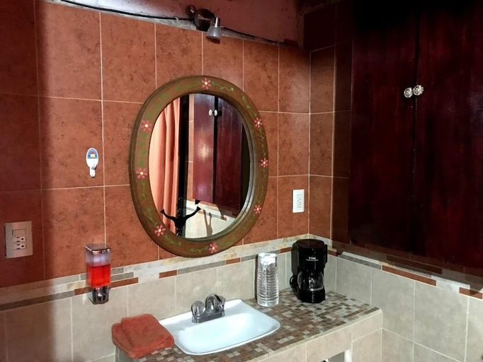 Bathroom 4, Las Enredaderas, Guanajuato