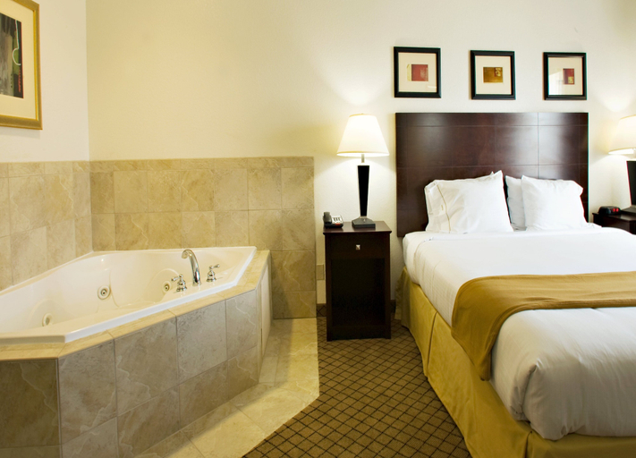 Bedroom 3, Holiday Inn Express & Suites CHILDRESS by IHG, Childress