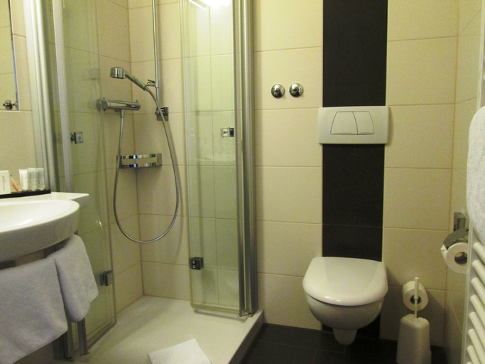 Bathroom 5, Hotel Restaurant Kaiser, Böblingen
