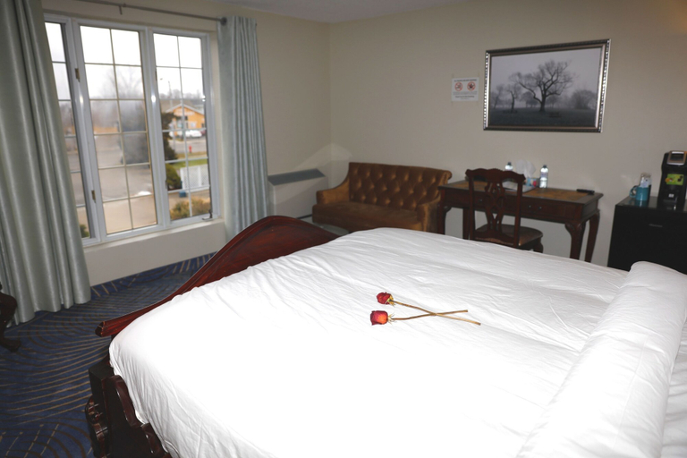 Bedroom 3, Fullerton Manor Inn, Niagara