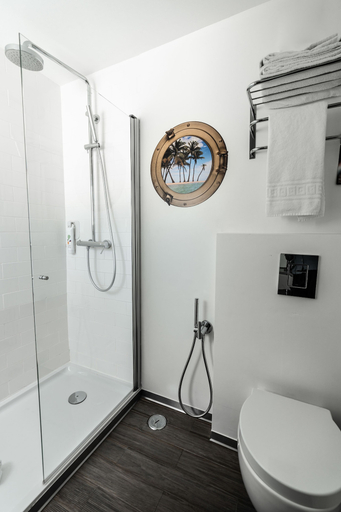 Bathroom 5, ibis Styles Lisboa Centro Liberdade NE, Lisbon