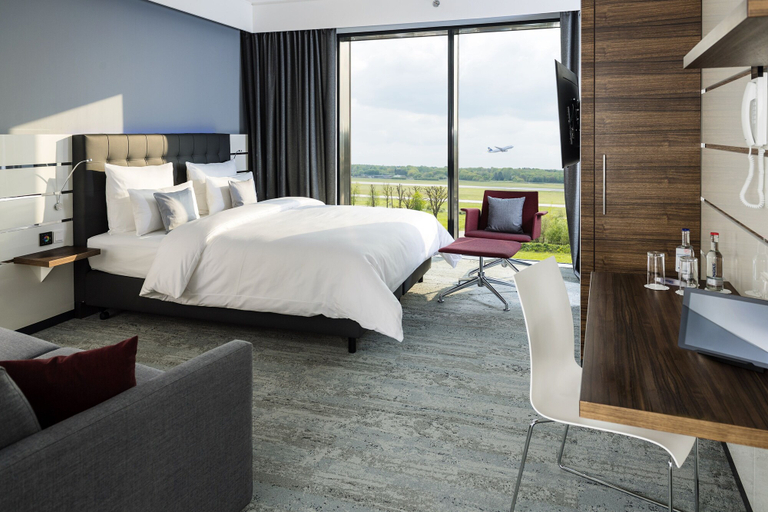 Bedroom 4, Airport Plaza Hotel Hamburg, Segeberg