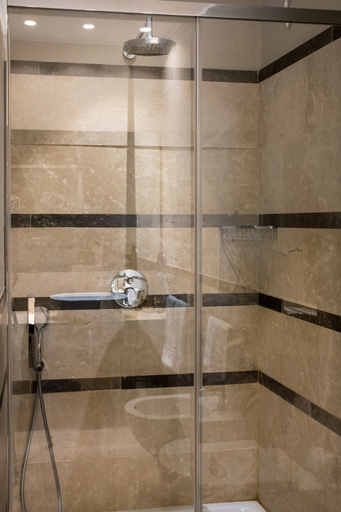 Bathroom 5, La Dépendance, Syracuse