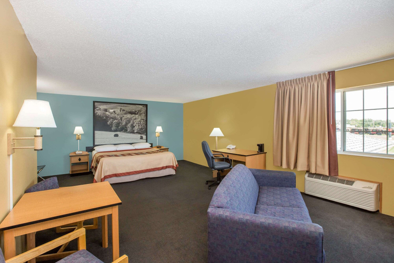 Bedroom 3, Super 8 by Wyndham Clarinda, Page