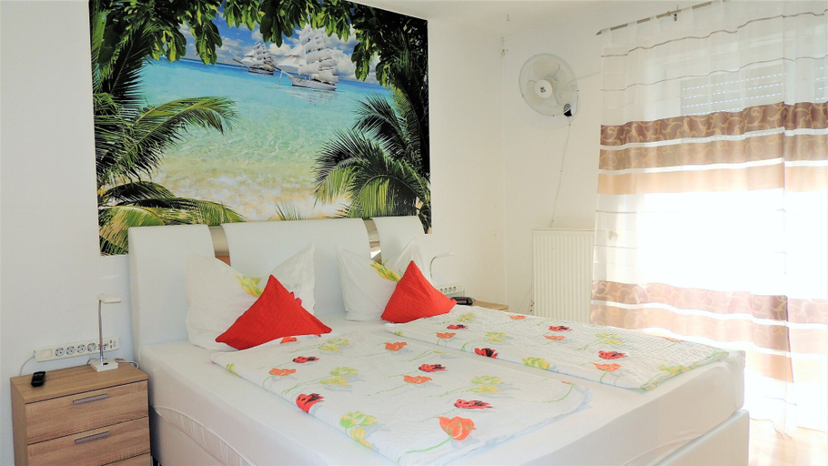 Bedroom 4, Hotel Garni 4U, Kaiserslautern