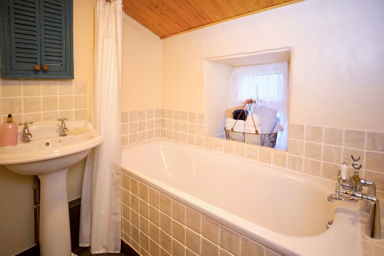 Bathroom 4, Vine Cottage - B&B, Cornwall