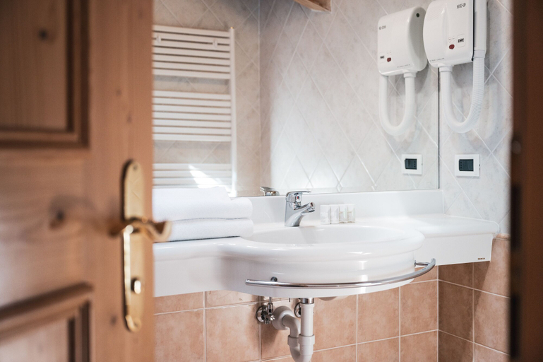 Bathroom 5, Hotel Chalet Corso, Bolzano