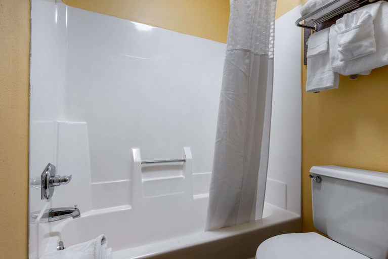 Bathroom 4, Econo Lodge Lexington Southeast, Fayette