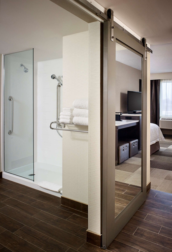 Bathroom 5, Hampton Inn by Hilton Sarnia/Point Edward, Lambton