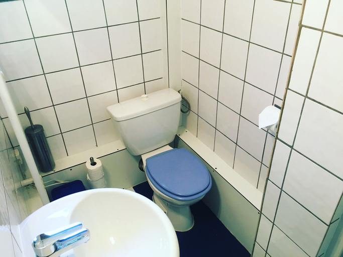 Bathroom 3, Hotel Au Bon Accueil, Isère