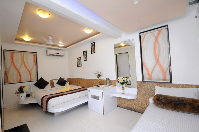 Bathroom 3, Hotel Vyankatesh, Satara