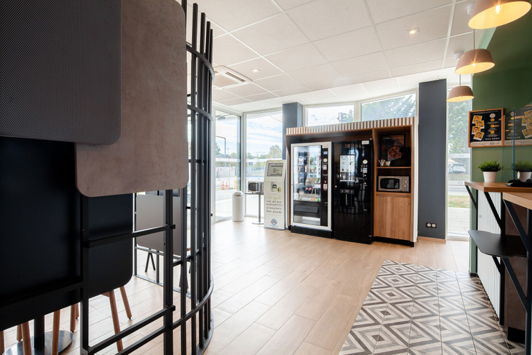Food & Drinks 5, B&B HOTEL MASSY Gare TGV, Essonne