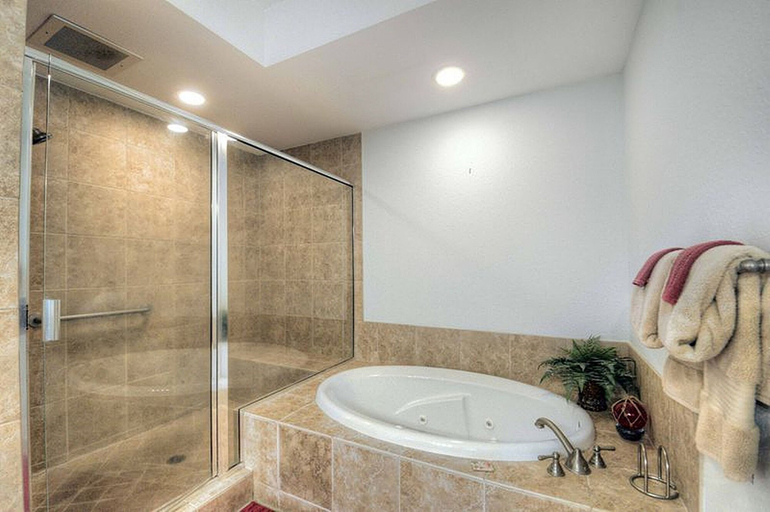 Bathroom 4, 760 Ocean Boulevard #404 by Hodnett Cooper, Glynn