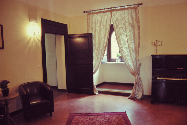 Others 5, Residenza Ducale, Foggia