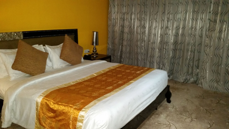 Bedroom 3, Palms Hotel, Mumbai Suburban