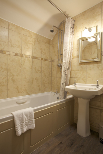 Bathroom 3, Bourne Valley Inn, Hampshire