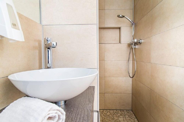Bathroom 5, Hotel-Gaststätte Franke, Borken