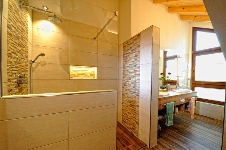 Bathroom 5, Wellness Hotel Talblick, Calw