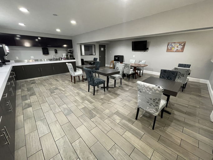 Others 5, Countryside Inn & Suites, Pottawattamie