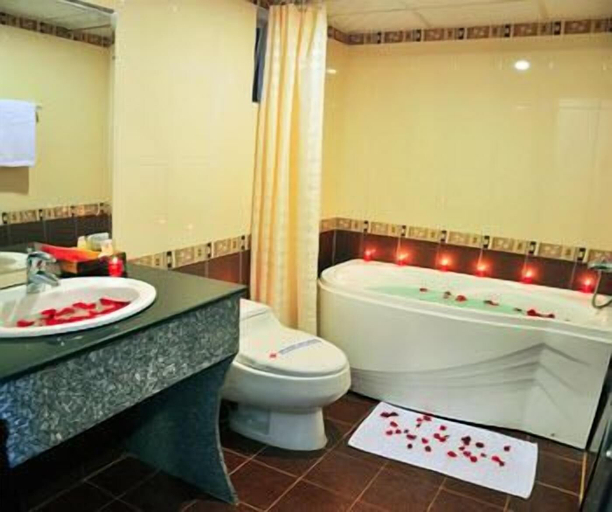 Bathroom 3, Lammy Hotel, Nha Trang