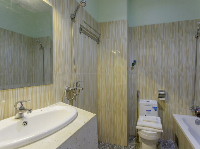 Bathroom 3, Emily and Nana Lodge, Siem Reap