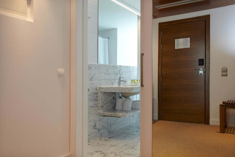 Bathroom 4, Santa Maria, Ourém