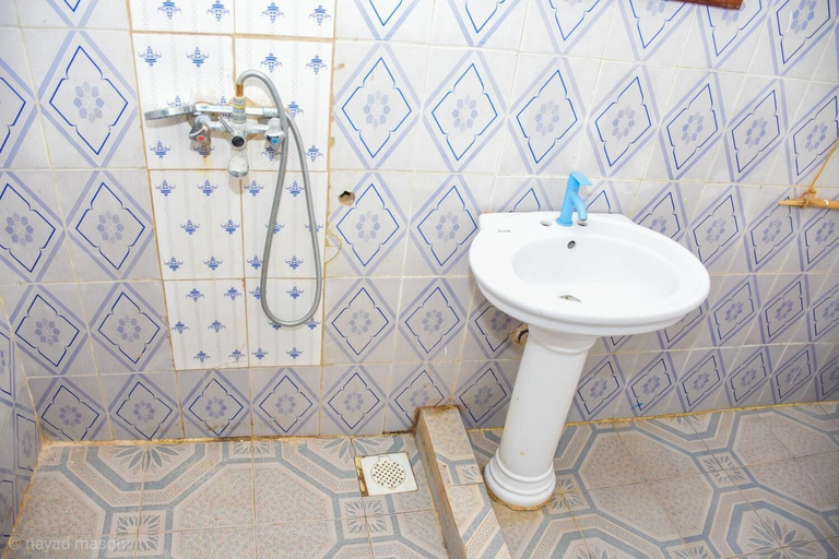 Bathroom 3, Jambiani House, Kusini