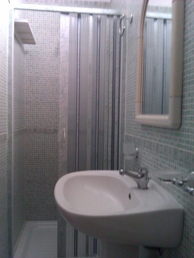 Bathroom 5, Villa La Martina, Syracuse