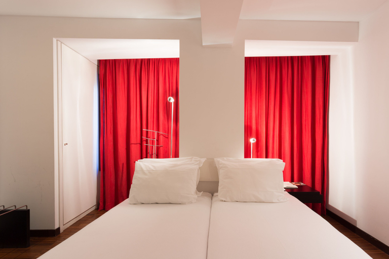 Bedroom 3, Porto Trindade Hotel, Porto