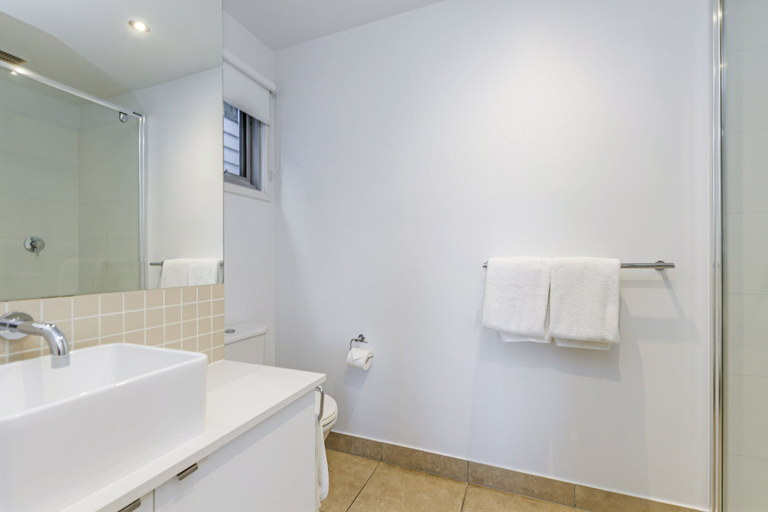 Bathroom 3, The Victoria, Moyne - South
