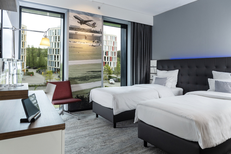 Bedroom 4, Airport Plaza Hotel Hamburg, Segeberg