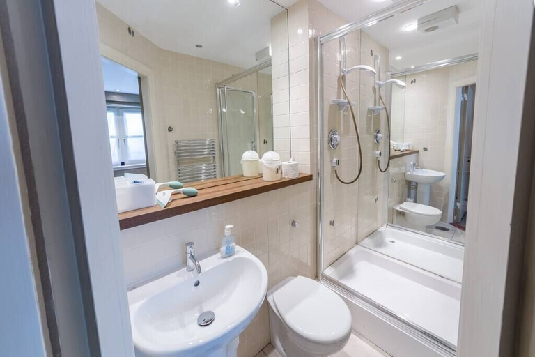 Bathroom 4, Contemporary Holyrood Apartment, Edinburgh