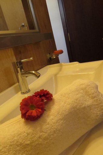 Bathroom 3, The Tamarind, Kundasale