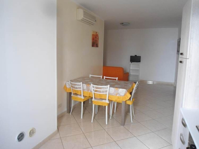 In-room dining 5, Arancio, Foggia