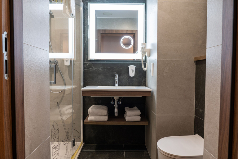Bathroom 5, ibis Styles Lublin Stare Miasto, Lublin City