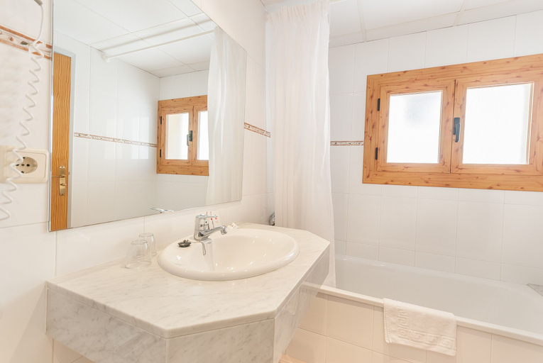 Bathroom 4, Hotel Montecarlo