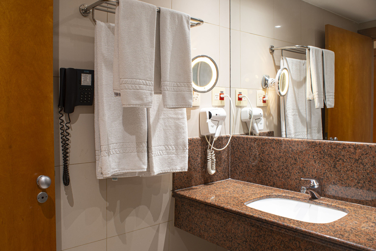 Bathroom 5, Mar Palace Copacabana, Rio de Janeiro