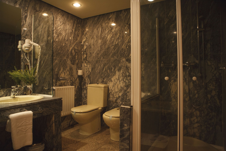 Bathroom 5, Parador de Segovia, Segovia
