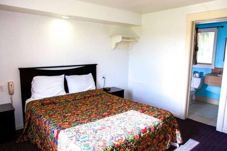 Bedroom 3, Knights Inn Harrisonville, Kansas City