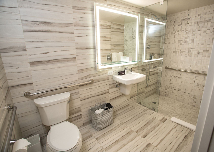 Bathroom 5, The Fredonia Hotel and Convention Center, Nacogdoches
