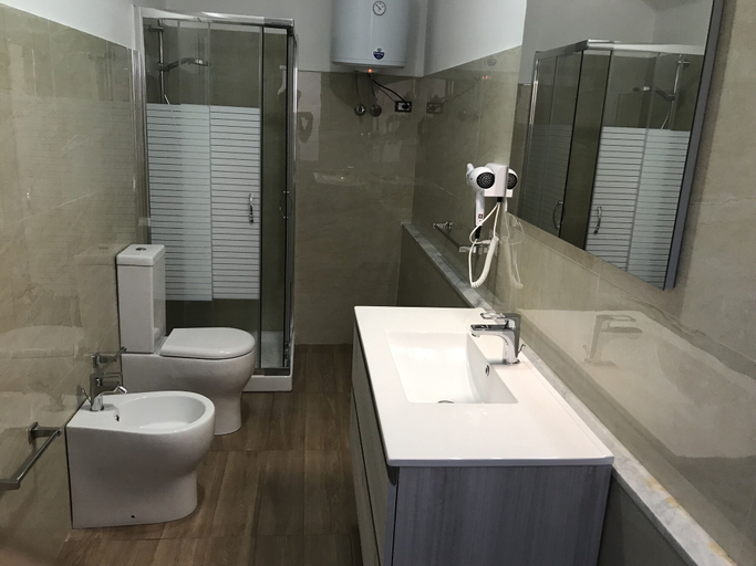 Bathroom 5, Borgo Palombaio, Catania
